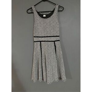 French Atmosphere Chevron Striped Knit Stretch Sleeveless Dress Size Medium